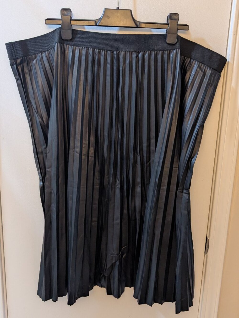 Joe Fresh - Black pleated leather style skirt - size 3x